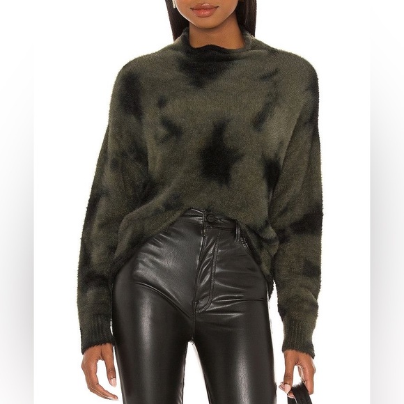 REVOLVE Sweaters - NWOT Bella Dahl Mock Neck Cropped Faux Fur Sweater in Vintage Cloud Dye Size S